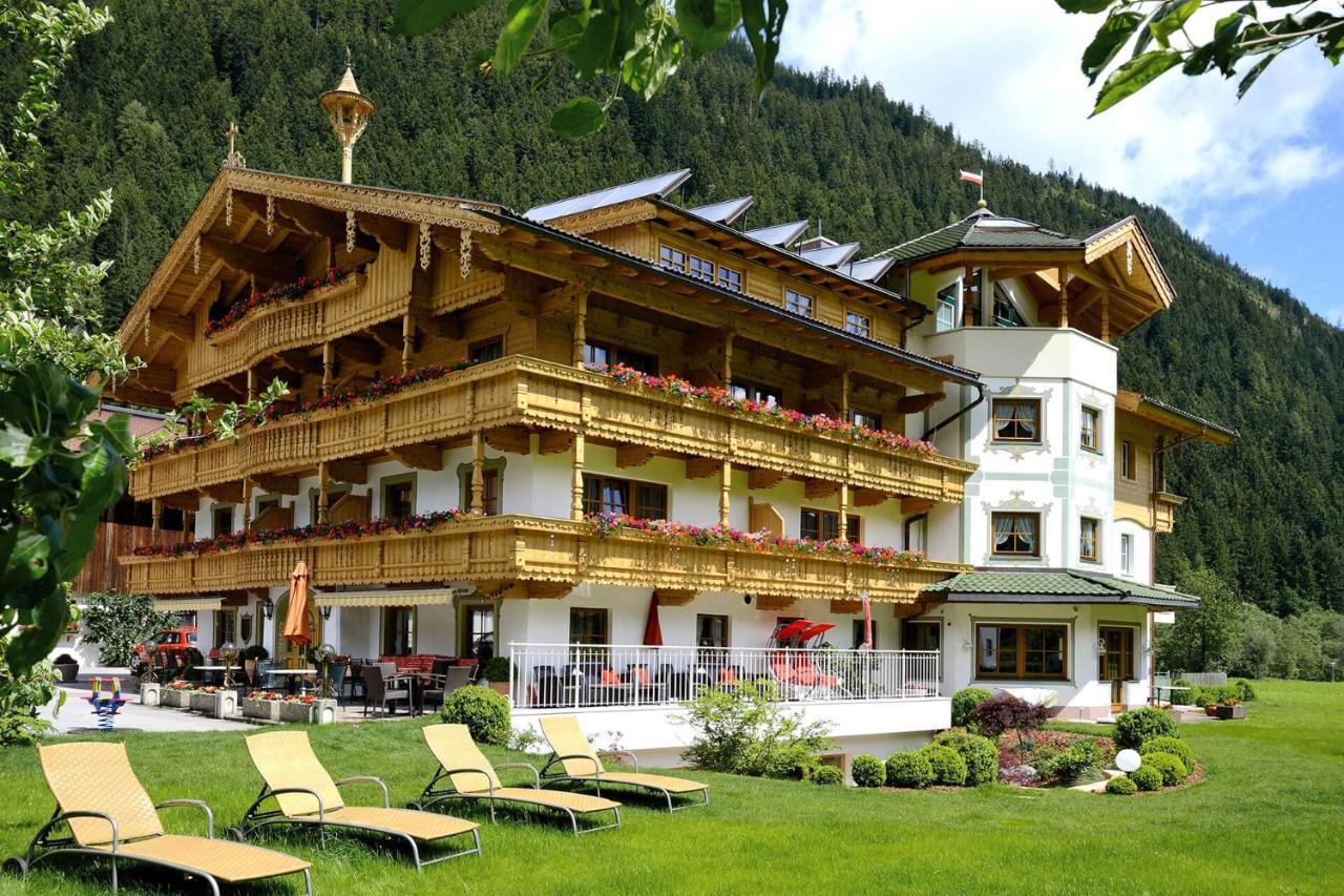 Ferienhof Oblasser Hotel Mayrhofen Exterior photo