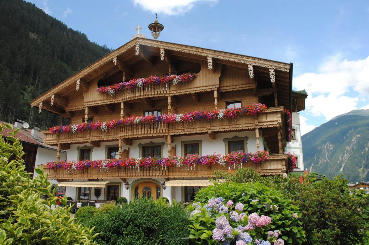 Ferienhof Oblasser Hotel Mayrhofen Exterior photo